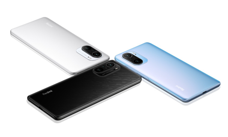 The Redmi K40 series with their back panels being shown in Glossy Black, Icy White, and Dreamland co