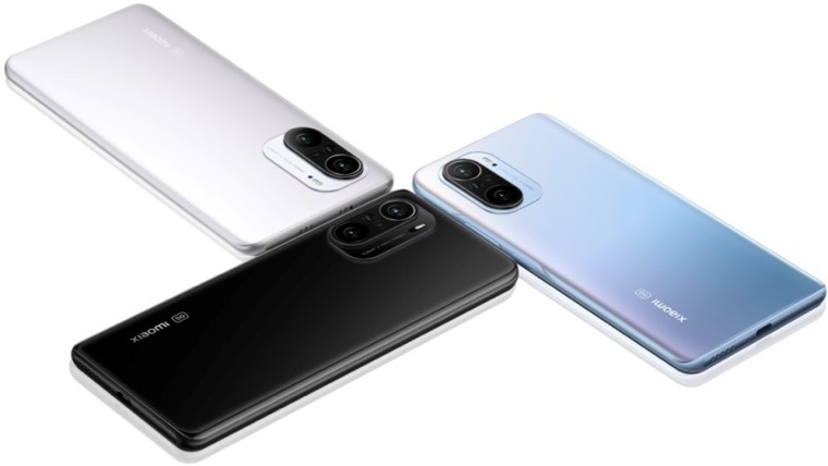 Rear view of Xiaomi Mi 11i in its three color options
