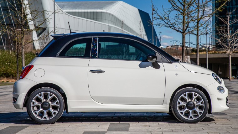 Left-side view of the Fiat 500 Hey Google edition