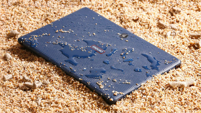 Acer ENDURO Urban T1 wet and on sand