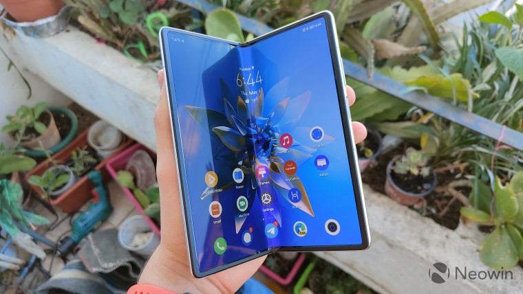 Huawei Mate X2 hands-on review: an expensive foldable with an ingenious design - Vimarsana News