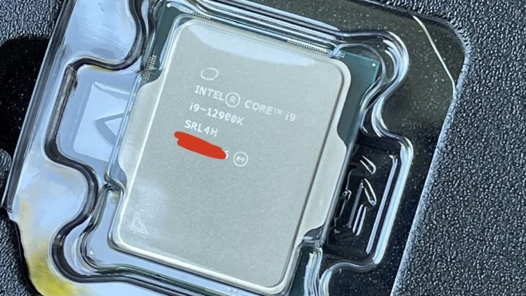 Intel Core i9-12900K naked