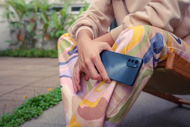 Motorola's moto e32 has a water-repellent design and a price tag of €160 - Vimarsana News